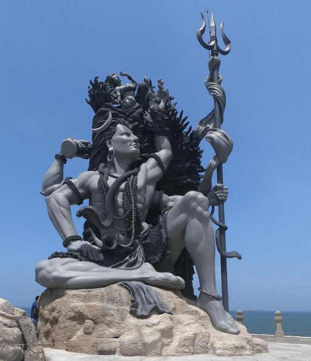 The Shiva statue at Aazhimala Shiva temple. 
