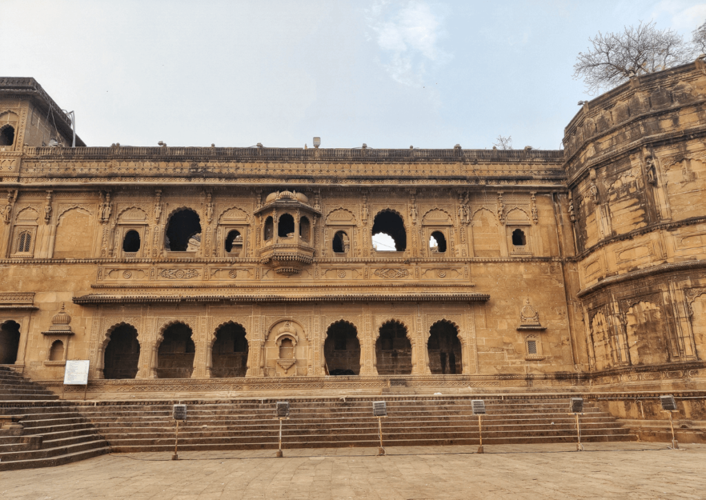 Maheshwar Fort was the seat of the Maratha Holkar's during the reign of Maharani Ahilyabai. Read Maheshwar travel guide for details.