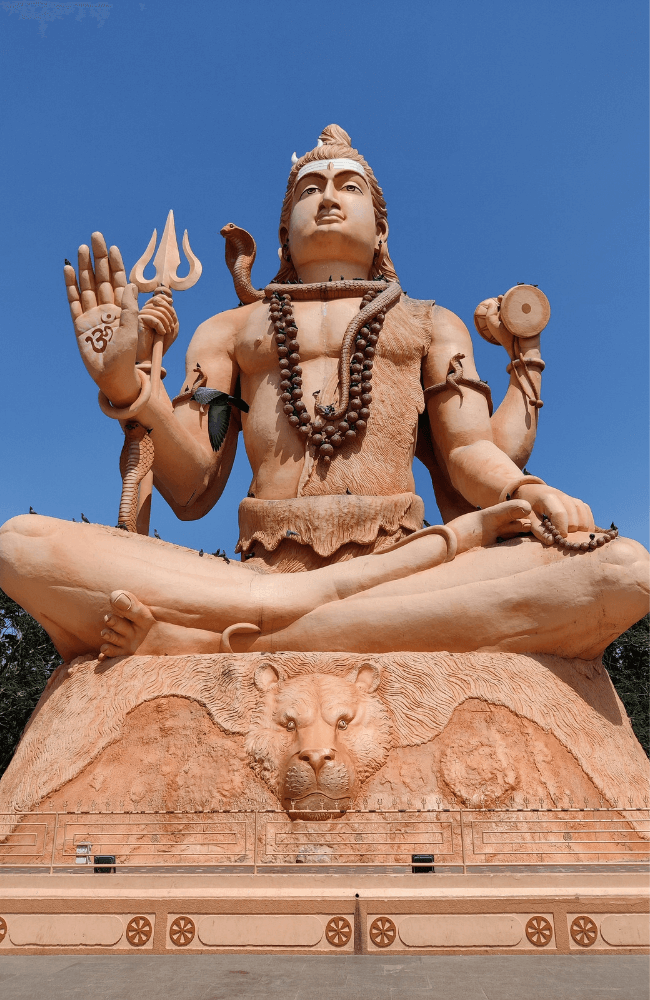 Shiva statue at Nageshwar Mandir. 
How to spend 24 hours in Dwarka 