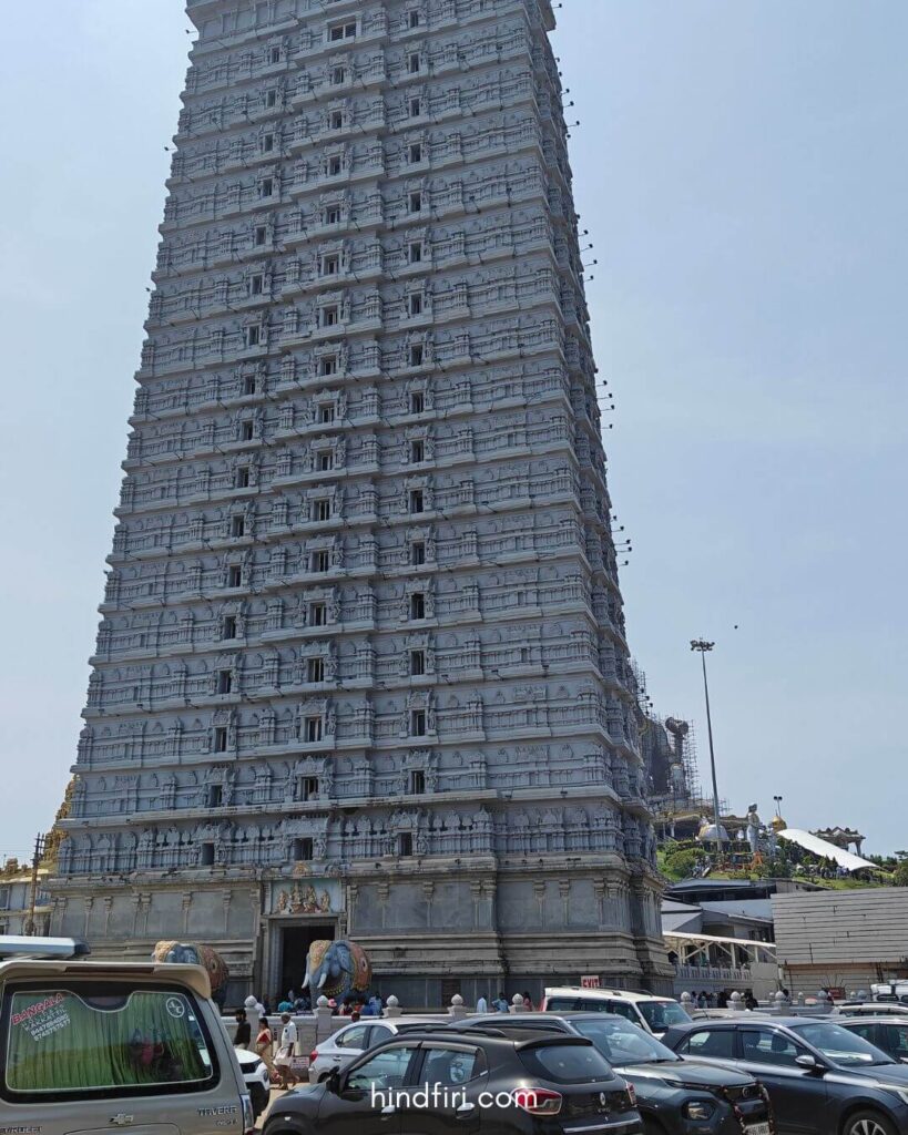 The gopura at Murudeshwar temple.