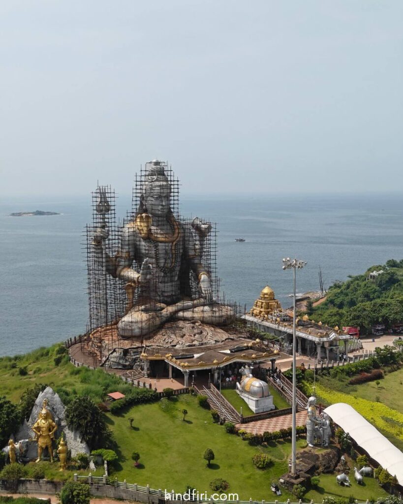 The shiva statue in Murudeshwar is a day trip from Udupi.